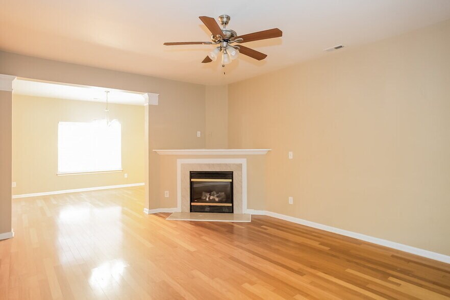 Building Photo - 1530 Ladora Dr