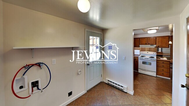 Building Photo - 210 S 40th Ave