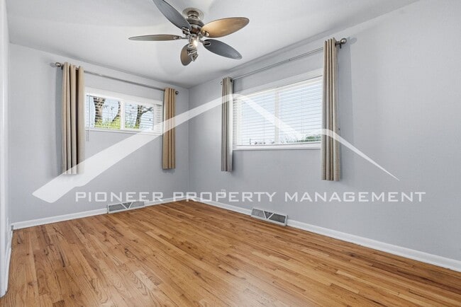 Building Photo - Lovely Single Family Home Fenced in Yard and Central AC