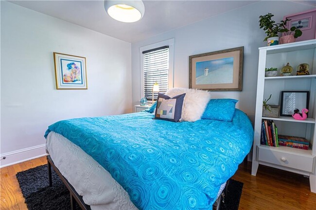 Building Photo - Stunning 4-Bedroom Home with Attached Gara...