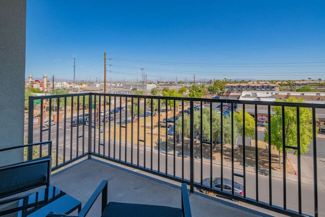 Building Photo - 1275 E University Dr