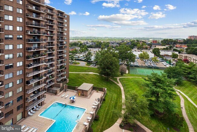 Building Photo - 200 N Pickett St