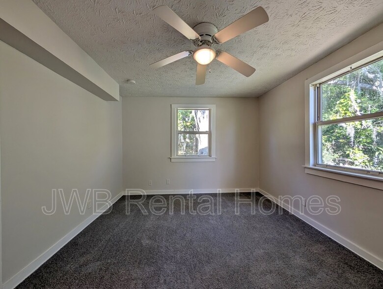 Building Photo - 764 Mamie Rd