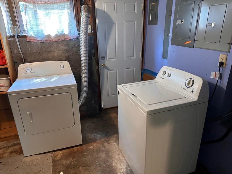 Dedicated Washer & Dryer - 6223 3rd Ave NW