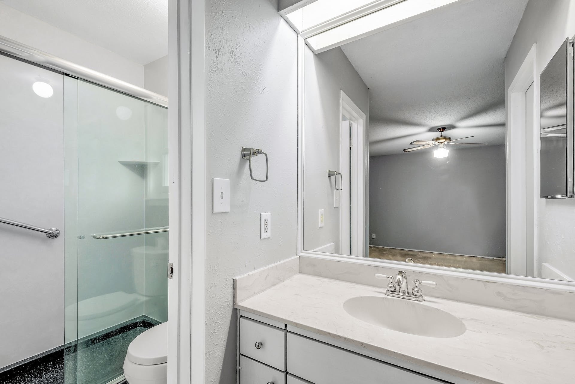 Building Photo - 4802 Gerona Dr