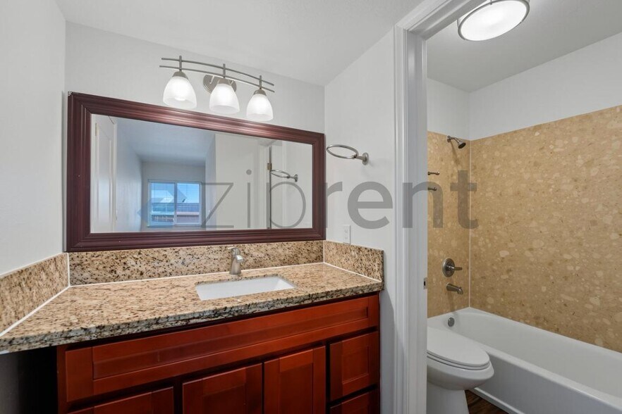 Building Photo - Unit B228