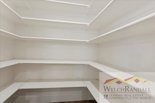 Building Photo - Live in Style – 3 Bed, 2.5 Bath Townhome i...