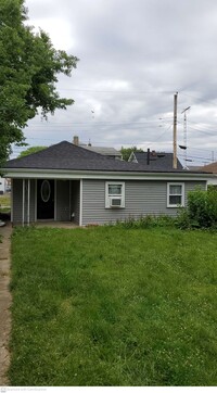Building Photo - 2 bed 1 bath close to everything in Ketter...