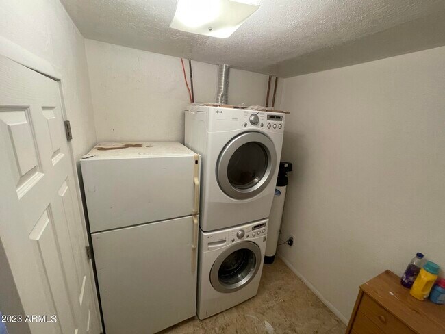 Building Photo - 1308 E Monroe St