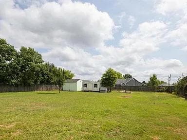 Building Photo - 31 Fallowfield Dr