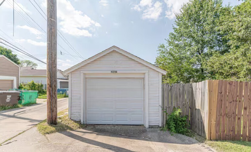 Building Photo - 4316 Tyrolean Ave