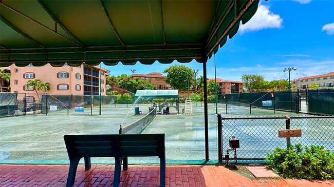 Building Photo - 670 Tennis Club Dr