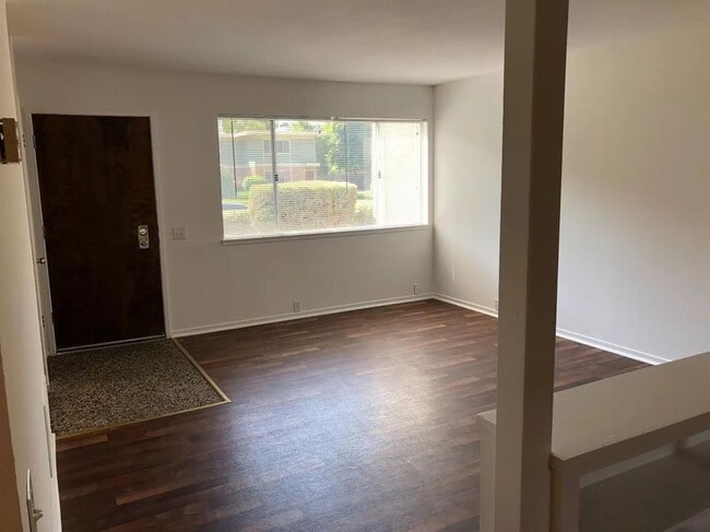 Building Photo - Davis 3 bedroom 2 bath condo in a great location-Fall rental