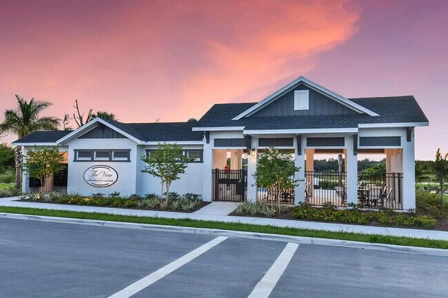 Building Photo - Spacious 4-Bedroom Corner Townhome with Loft & Lake Views in Ocoee