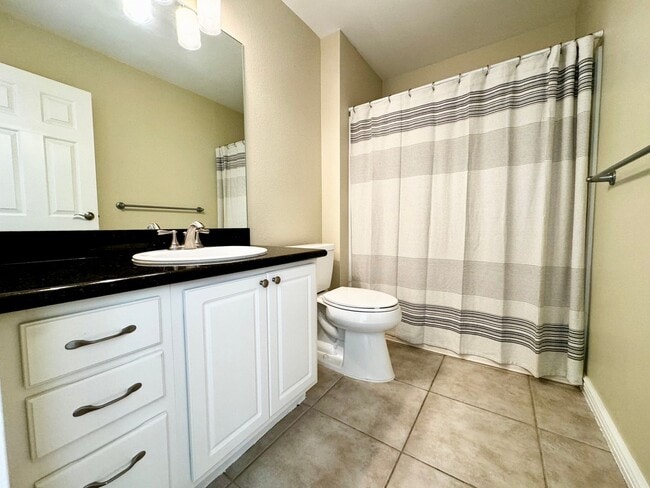 Building Photo - COMING SOON!! 1 Bed / 1 Bath Condo in Palm Lake in Palm Desert!