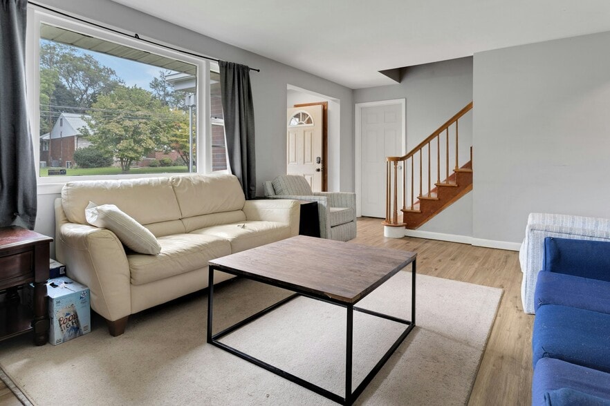 Building Photo - 115 Beauvue Ter