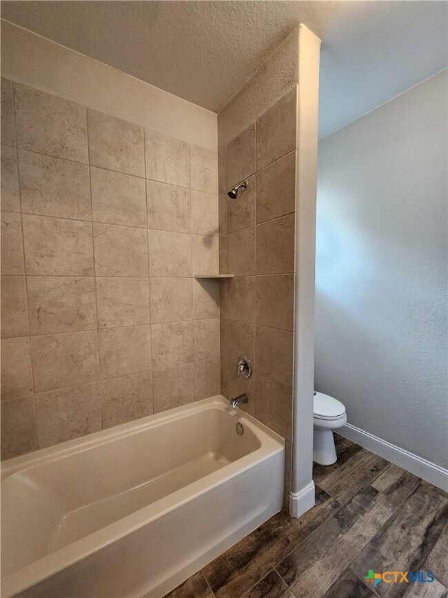 Building Photo - 1331 Gruene Glen St