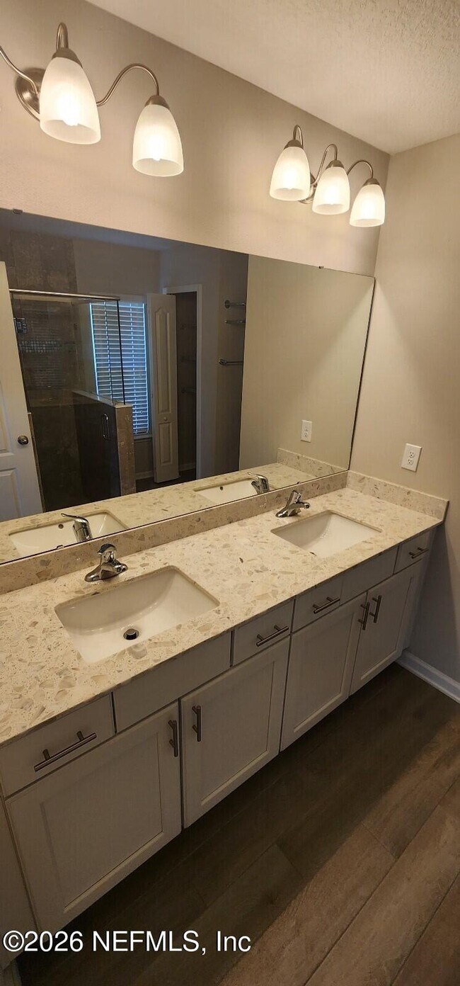 Building Photo - 226 Lost Lake Dr