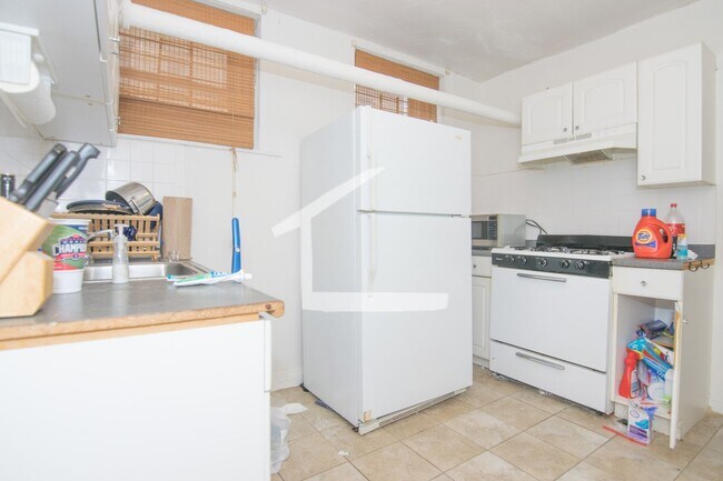 Building Photo - Packards Corner BU 4 bed 1.5 bath for 9.1 Heat Hw inc Students ok,