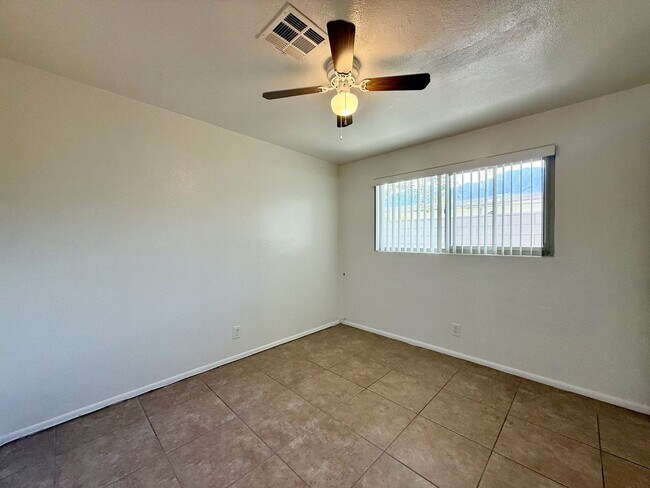 Building Photo - AVAILABLE NOW!! 1 Bedroom 1 Bathroom apartment in Palm Springs!!