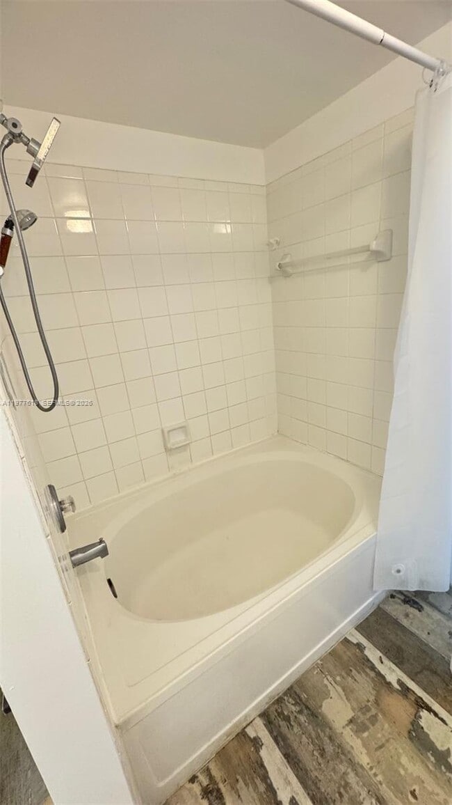 Building Photo - 131 SW 117th Ave