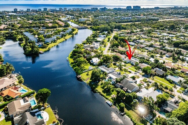 Building Photo - 124 Oregon Ln