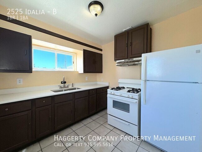 Building Photo - 2525 Idalia-B