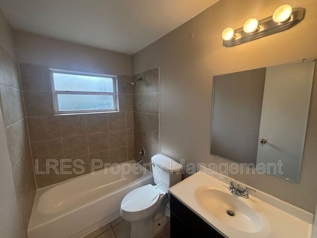 Building Photo - 2437 Chase Ave