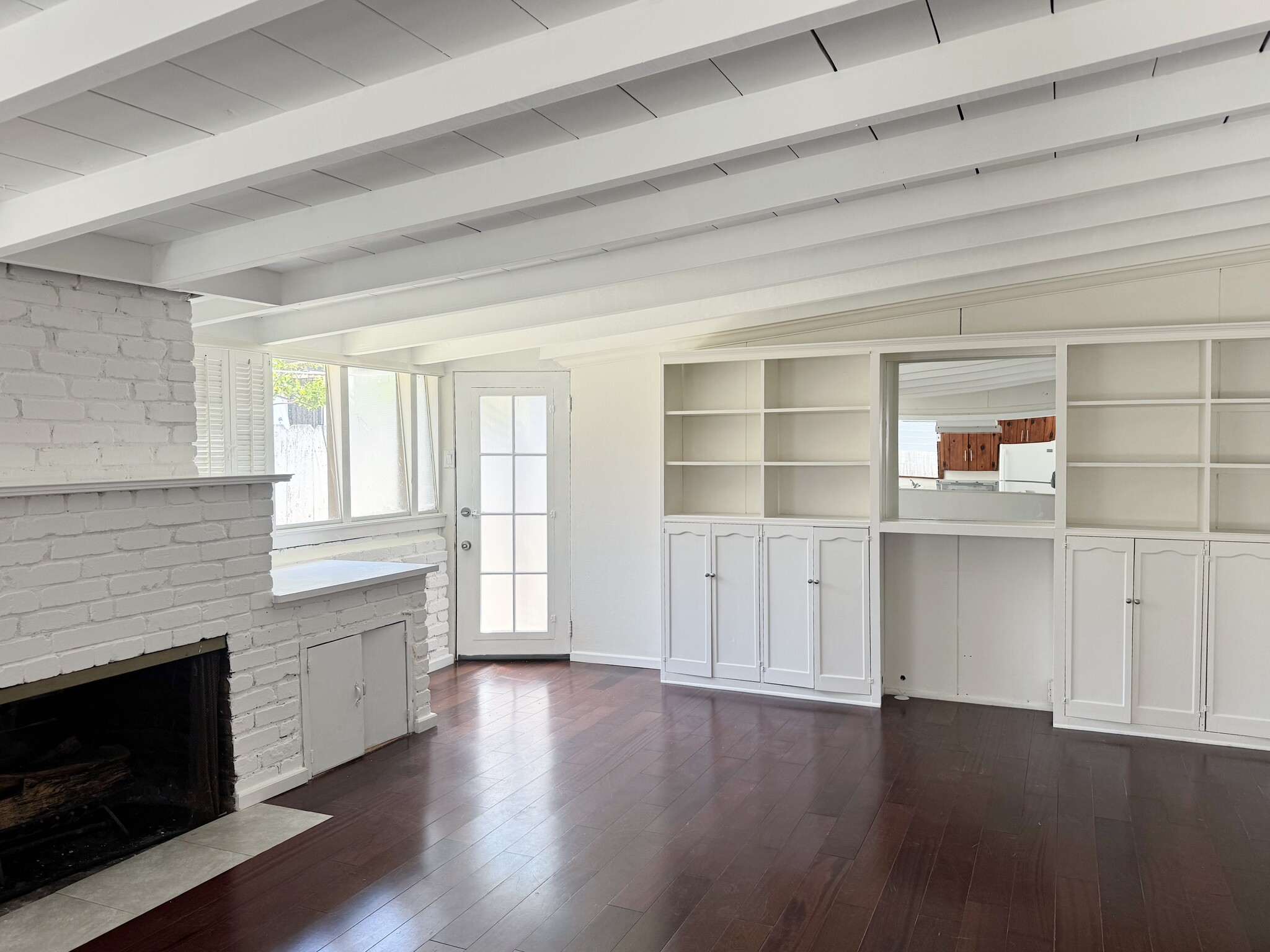 Building Photo - 2321 W Carson St