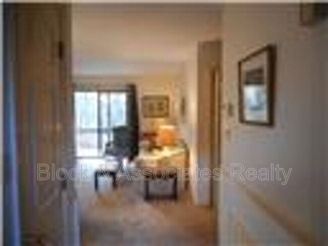 Building Photo - 123 Cloister Oaks Cir