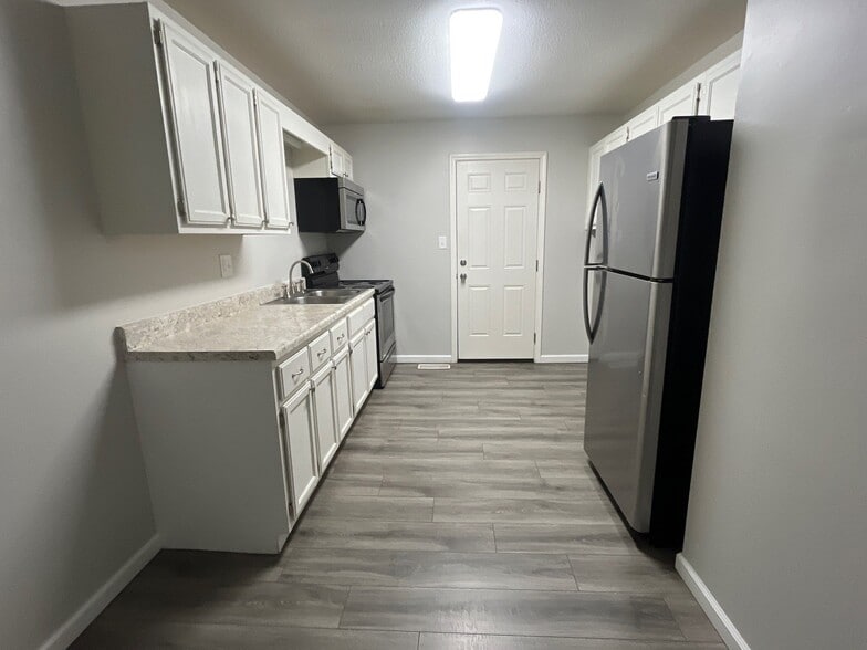 Building Photo - 18 Foxboro Cv