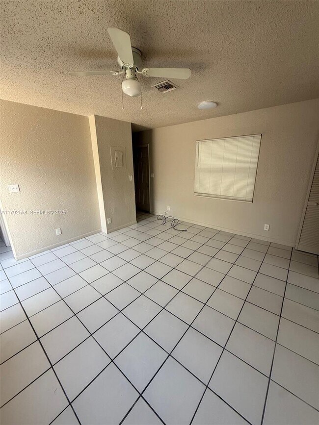 Building Photo - 1014 NW 6th Ave