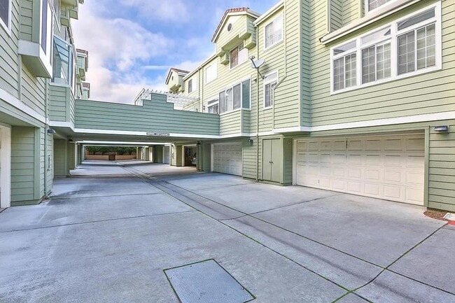 Building Photo - 510 Porpoise Bay Terrace