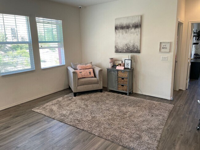 Building Photo - 3-Bedroom Hartford River Village Home with...