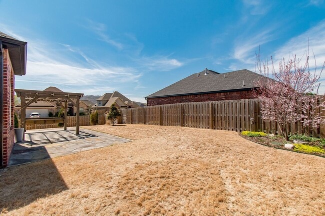 Building Photo - Like New 3 Bedroom Home near Stonebridge M...