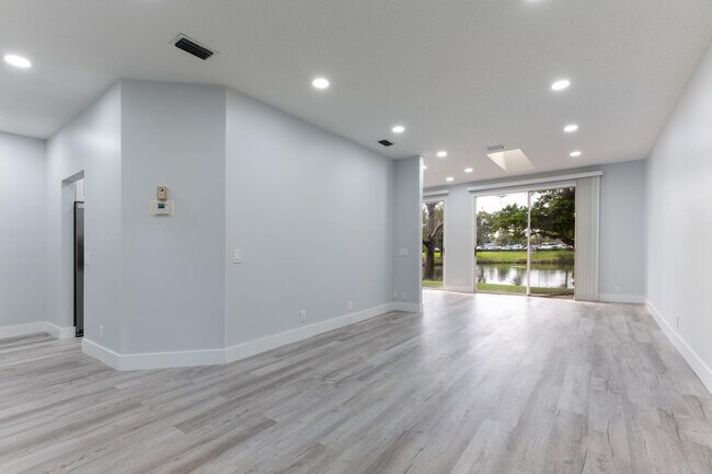 Building Photo - 6810 Via Regina