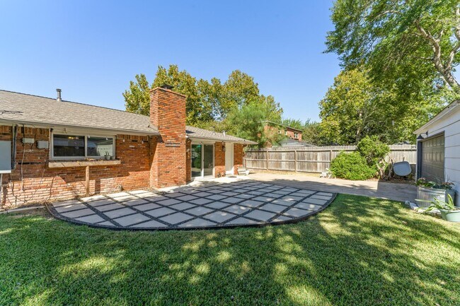 Building Photo - 2515 Blue Willow Dr