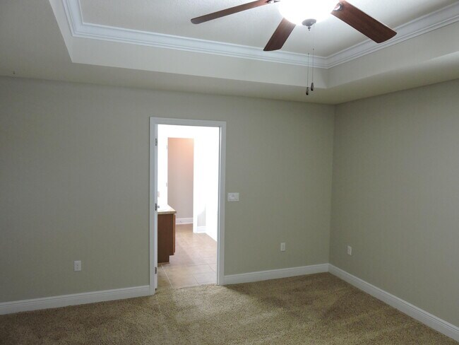Building Photo - 4642 Hermosa Rd