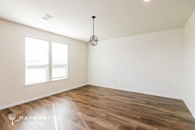 Building Photo - Spacious 4-Bedroom Home with Bright Interior