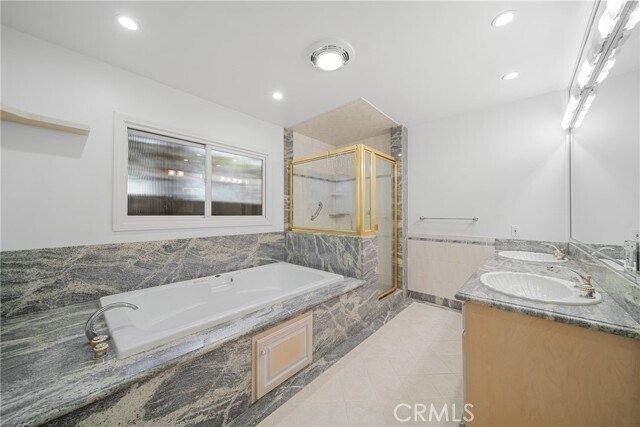 Building Photo - 4542 Collett Ave
