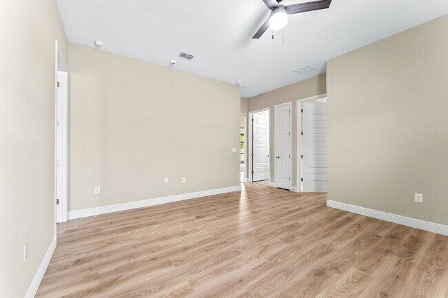 Building Photo - Spacious 4-Bedroom Home with 3 Full Baths ...