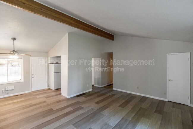 Building Photo - 1922 E 39th Ave