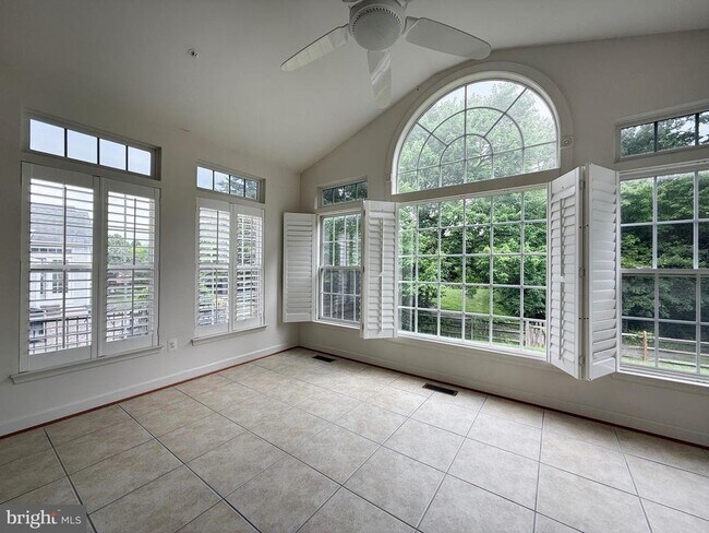 Building Photo - 4415 Medallion Dr