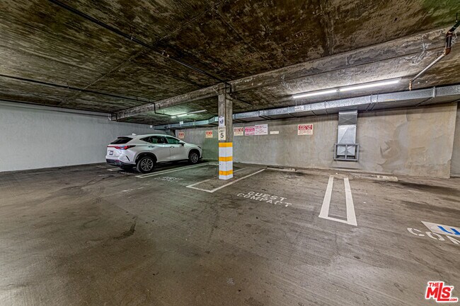 Building Photo - 3061 W 12th Pl