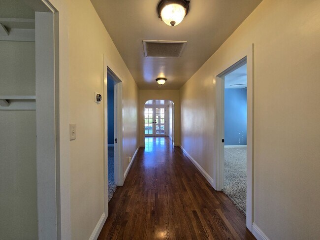 Building Photo - Updated Wood Streets home for Rent