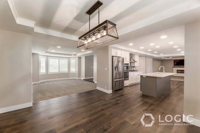 Building Photo - Stunning Fully Renovated Single Family Home!