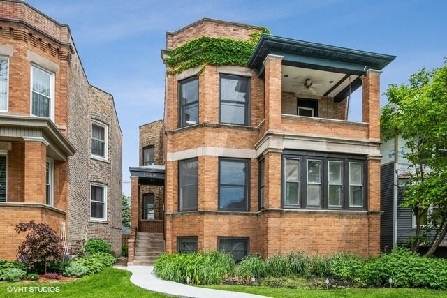 Primary Photo - 1228 W Glenlake Ave