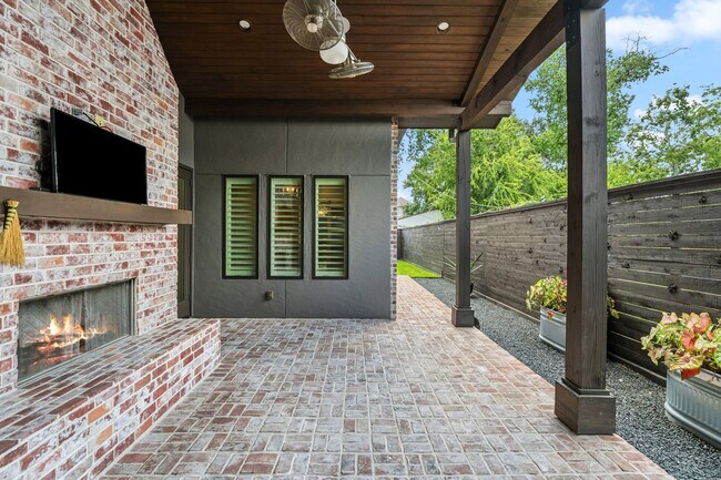 Building Photo - 3610 Oak Forest Dr