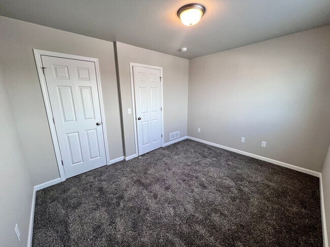 Building Photo - 2-bedroom Townhome near Legacy High School!