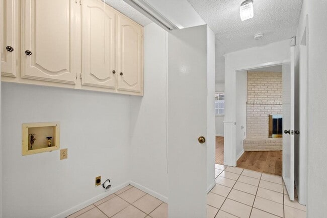 Building Photo - Charming 3-Bedroom Home with Garden Oasis